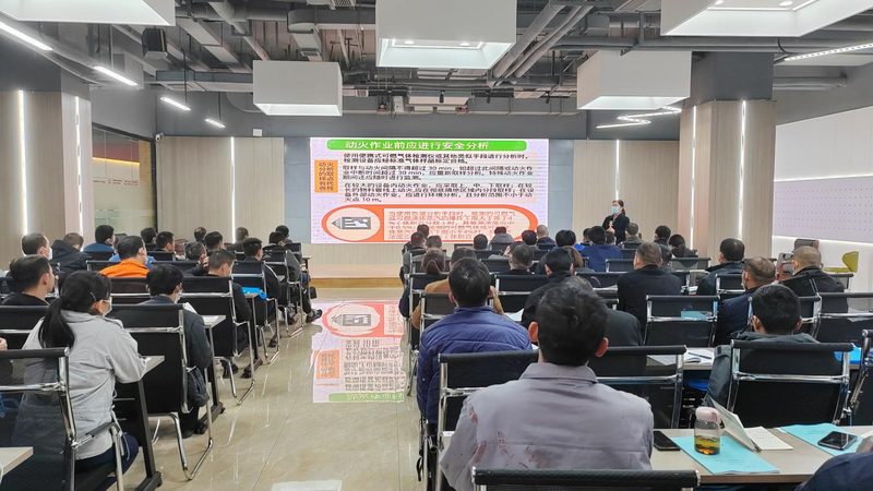 叉车证复审，换证还是续证？揭秘流程与注意事项