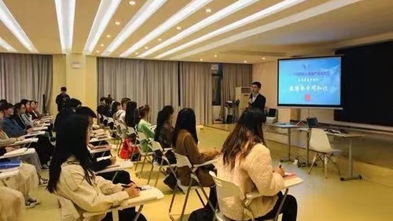 企业培训课程种类繁多，根据培训内容、目标人群和培训方式的不同，可以分为以下几类：